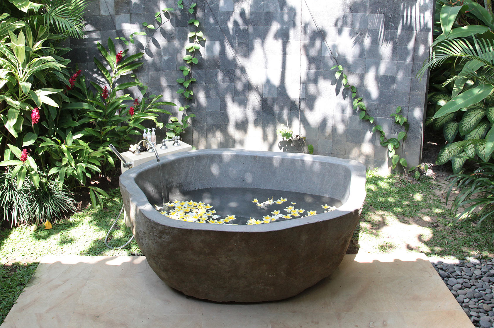 Garden Stone Tub